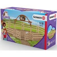 Set figurine Schleich, Horse Club, Padoc pentru cai cu poarta de intrare