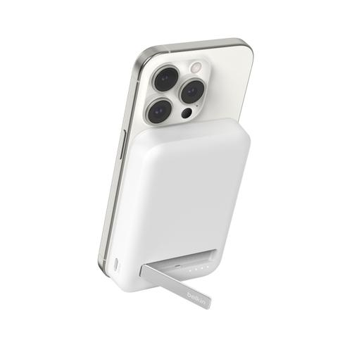 Acumulator extern Belkin BOOSTCHARGE PRO BPD007btWH, Qi2, MagSafe, 8000 mAh, cu stand (Alb)