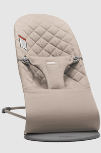 Balansoar BabyBjorn Bliss Sand Grey din tesatura matlasata cu aspect Clasic, cu bara de jucarii inclusa, 0 - 2 ani